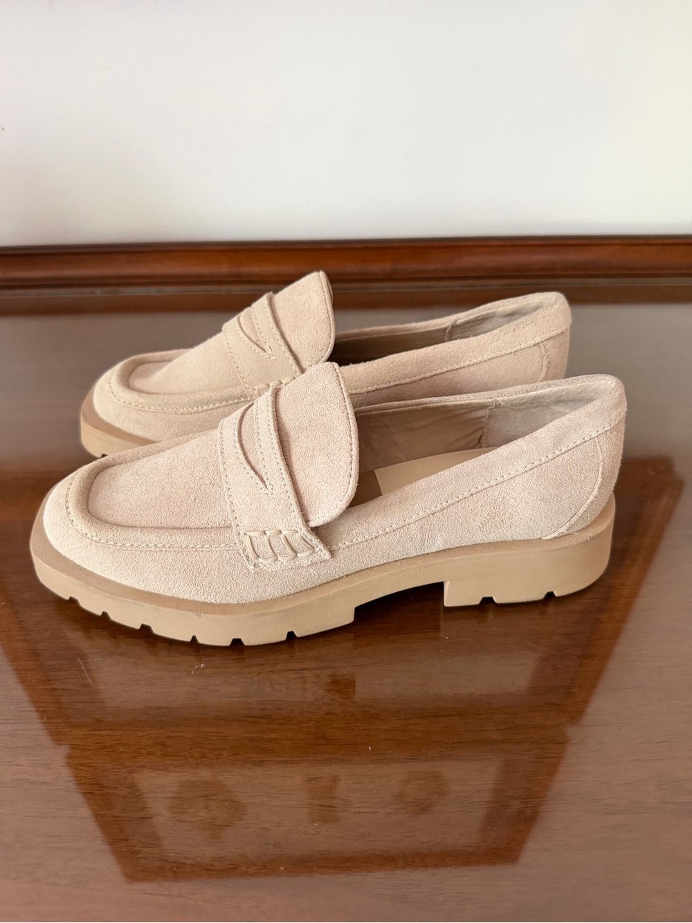Dolce Vita Women’s 6.5 Beige Suede Lug Sole Penny Loafers NWOT